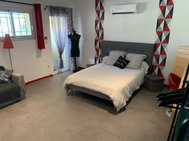 Grand Studio Avec Terrasse Διαμέρισμα Vauvert Εξωτερικό φωτογραφία
